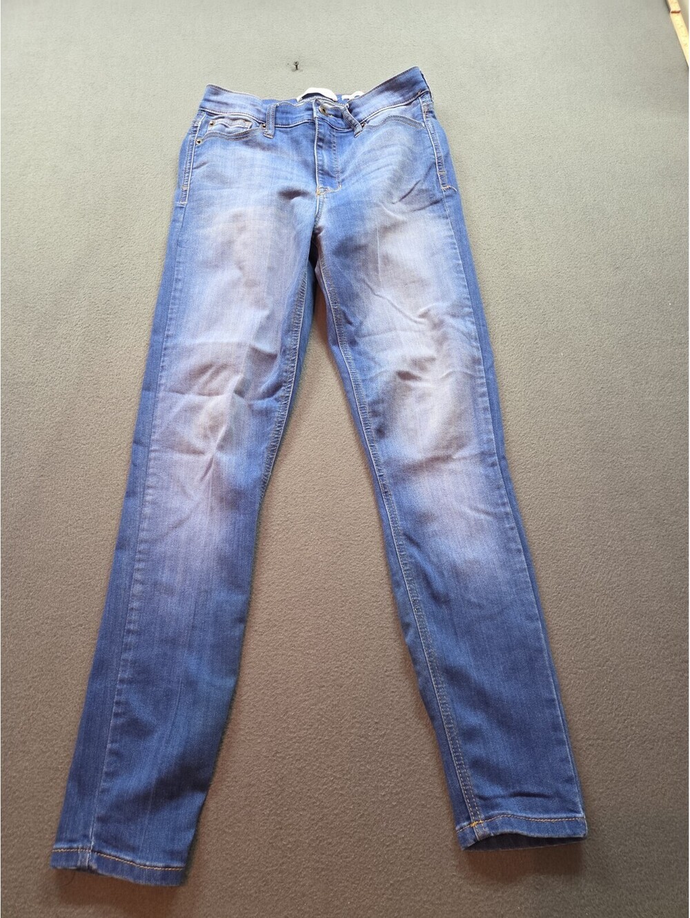 women's/juniors blue distressed denim jeans by Celebrity Pink size 5/27W